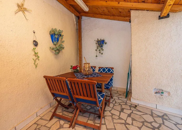 Atemberaubendes Direkt Am Gelegen Mit Meerblick, Klima, Wifi Lägenhet Novi Vinodolski