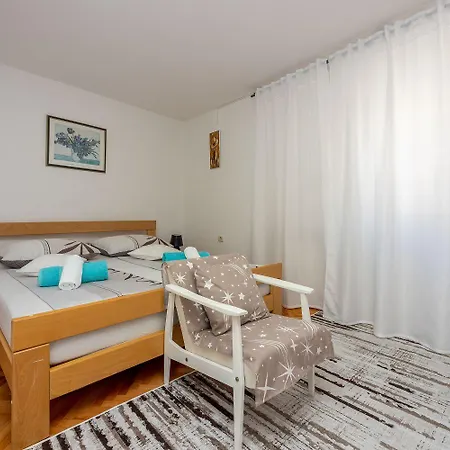 Atemberaubendes Direkt Am Gelegen Mit Meerblick, Klima, Wifi Apartman Novi Vinodolski