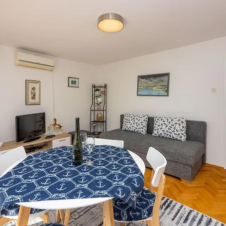 Atemberaubendes Direkt Am Gelegen Mit Meerblick, Klima, Wifi Apartman