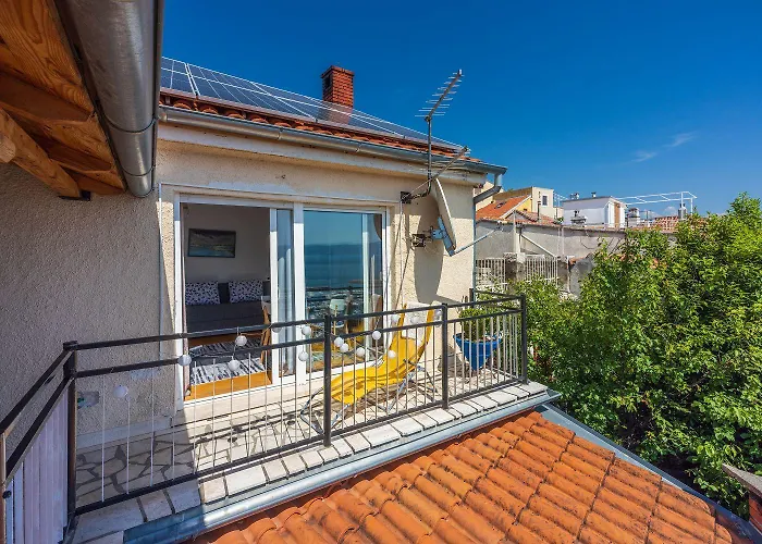 Atemberaubendes Direkt Am Gelegen Mit Meerblick, Klima, Wifi Novi Vinodolski