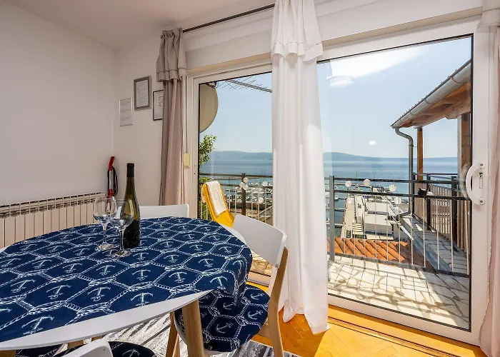 Atemberaubendes Direkt Am Gelegen Mit Meerblick, Klima, Wifi * Novi Vinodolski